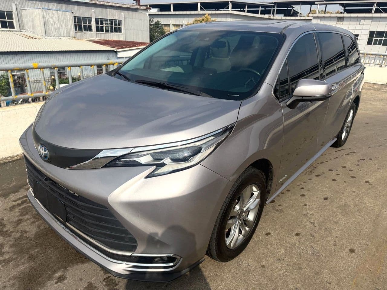 Toyota Sienna hybrid MPV, one of the vehicles sourced by China2Ghana Motors