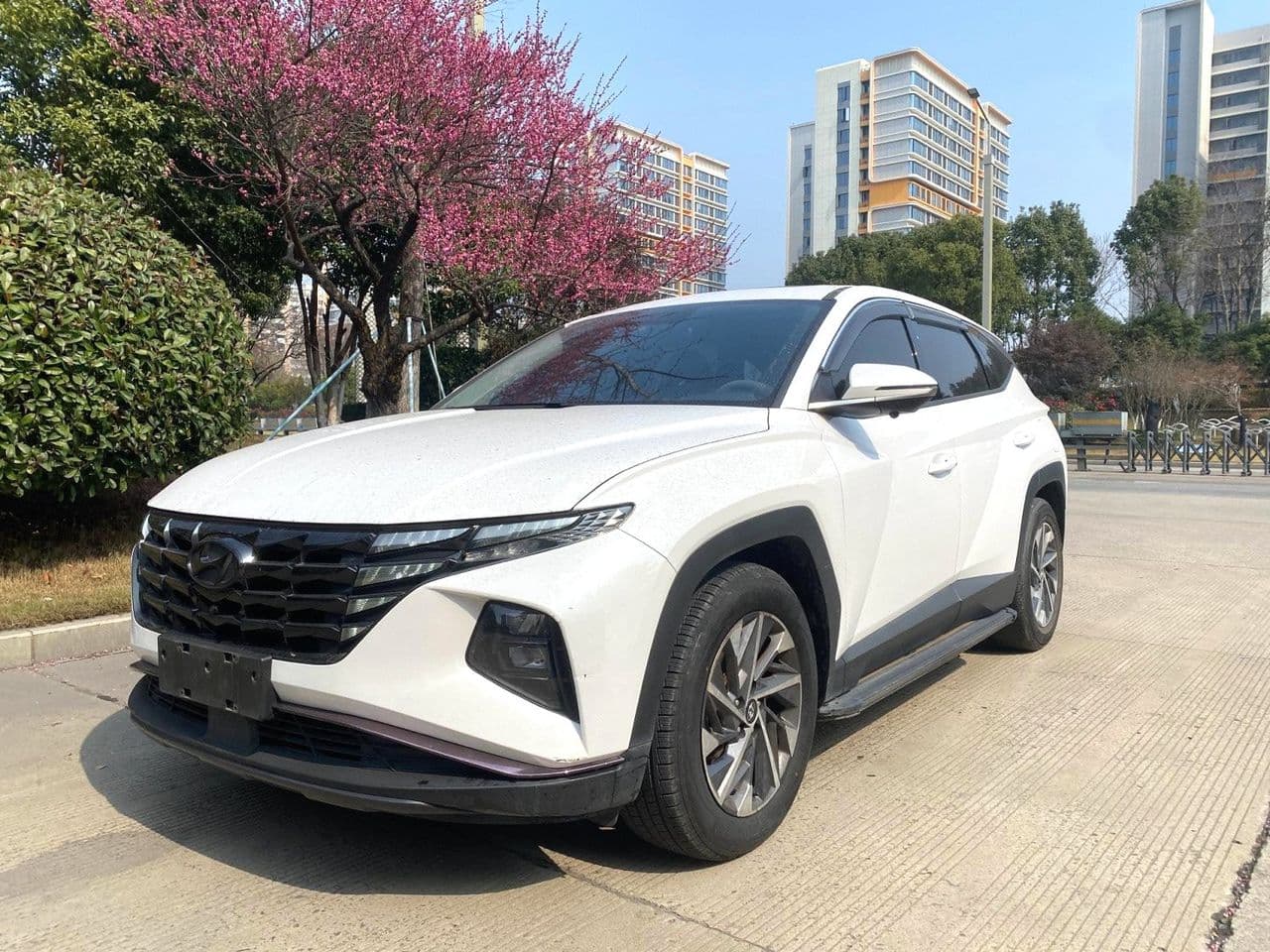 2021 Hyundai Tucson L, photo 1 of 9