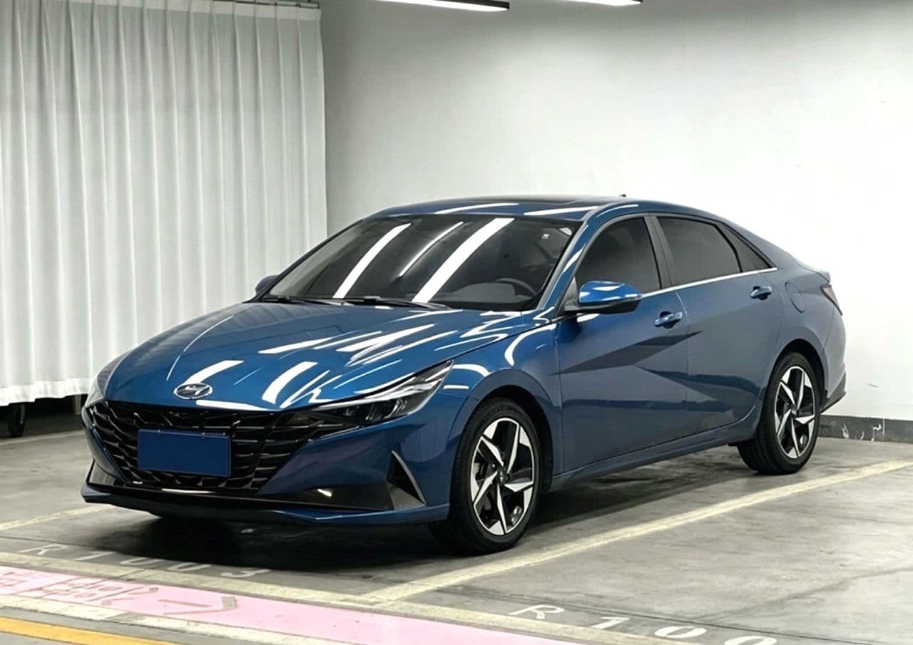 2022 Hyundai Elantra, photo 1 of 6