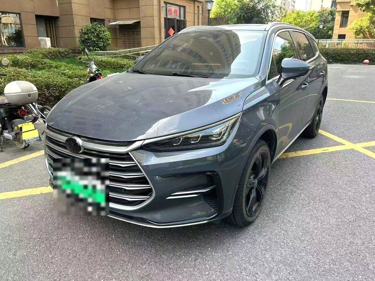 2021 BYD Tang DM-i, photo 1 of 6