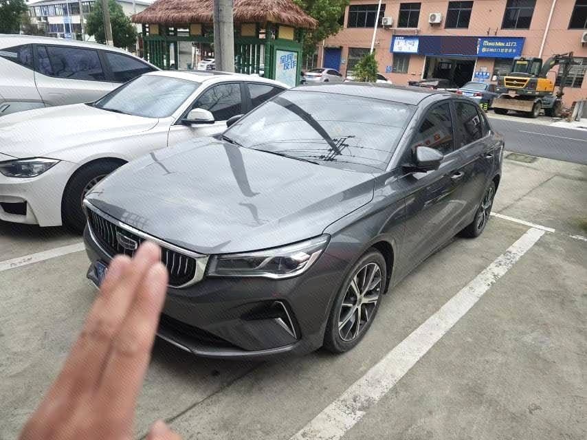 2022 Geely Emgrand, photo 1 of 6