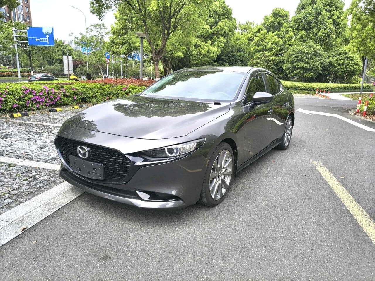 2021 Mazda 3 Axela, photo 1 of 9